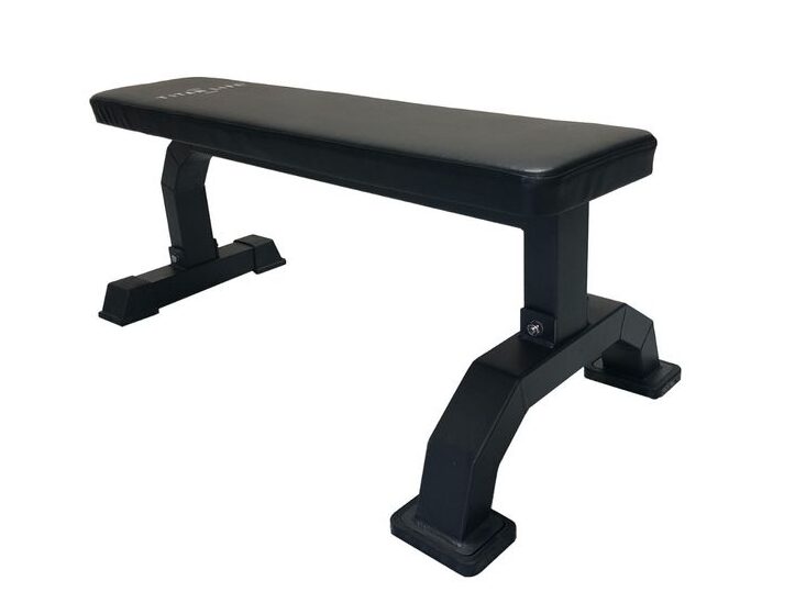 Dette er et billede af træningsbænken "TITAN LIFE Bench Flat II Flad Træningsbænk". Der kategoriseres som en flad træningsbænk.